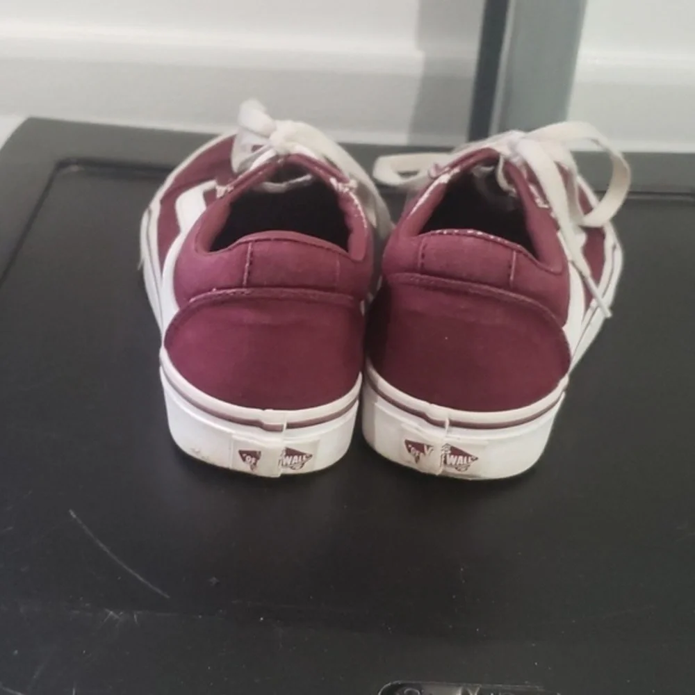 Vans Low Ward‎ Burgundy Sneakers